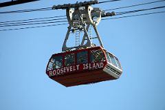 15 New York City Roosevelt Island Tramway Close Up.jpg